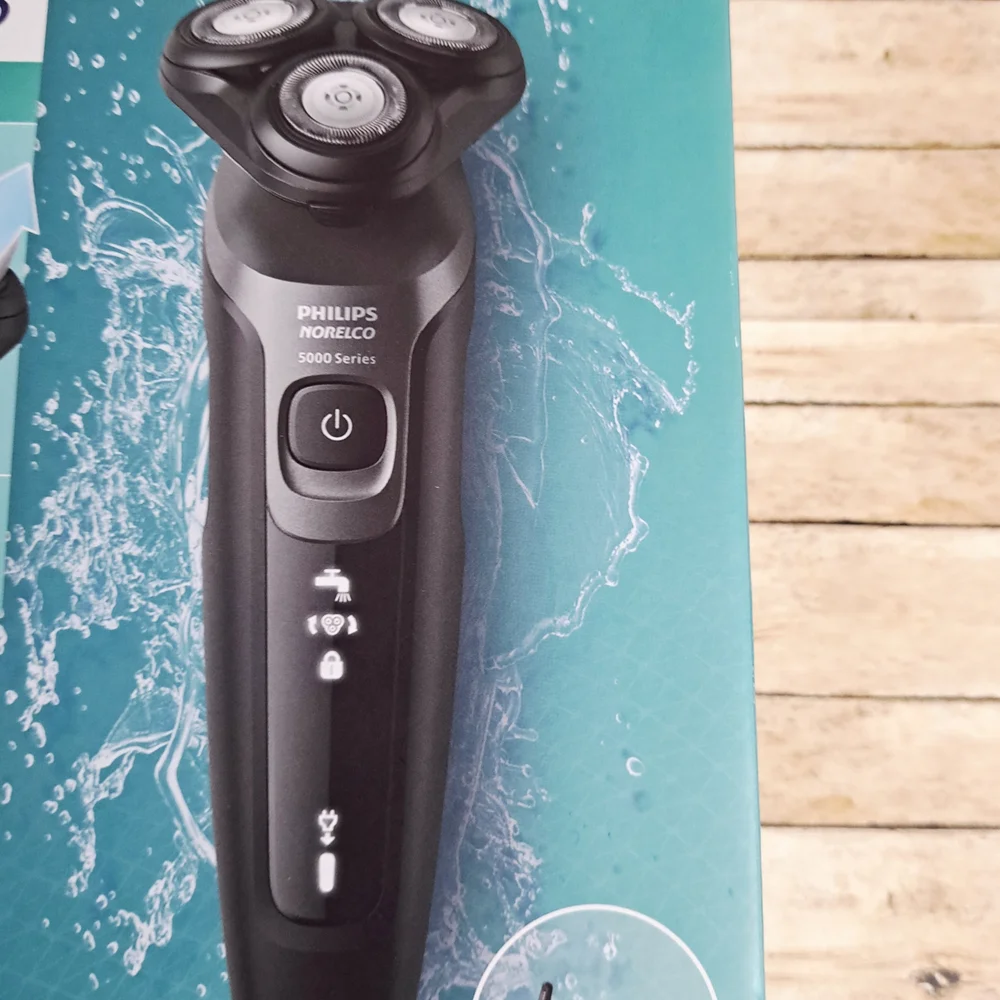 Philips Norelco AquaTouch Wet or Dry Black Shaver